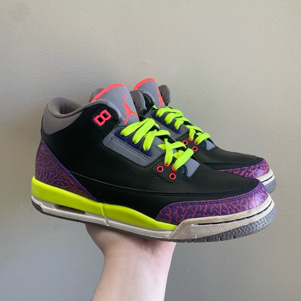 Nike Air Jordan 3 Retro Black atomic Red Volt Sneakers